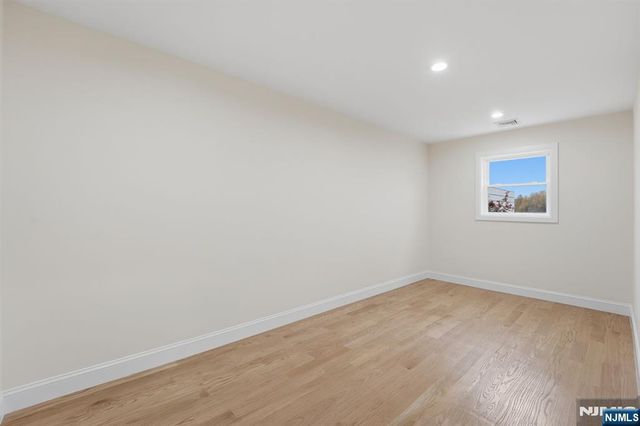 20 Barnsdale Road, Wayne, NJ 07470