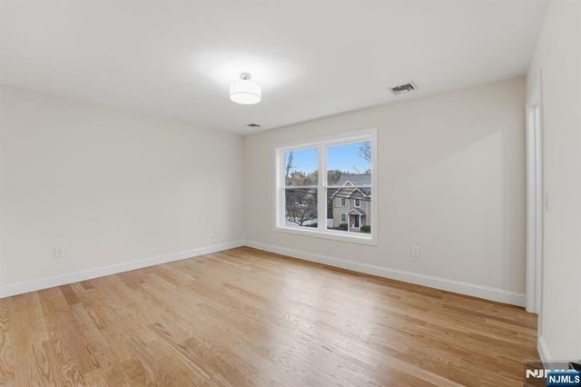 20 Barnsdale Road, Wayne, NJ 07470