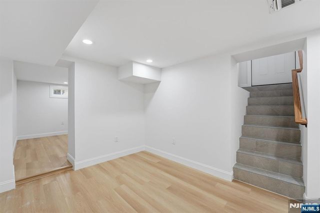 20 Barnsdale Road, Wayne, NJ 07470