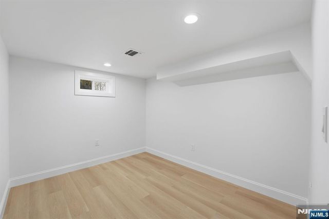 20 Barnsdale Road, Wayne, NJ 07470