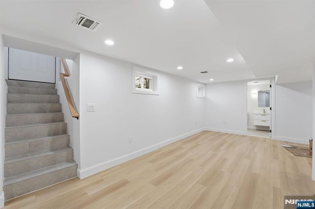 20 Barnsdale Road, Wayne, NJ 07470