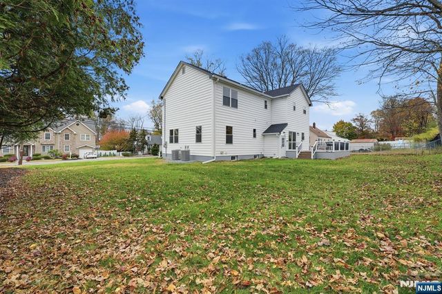 20 Barnsdale Road, Wayne, NJ 07470