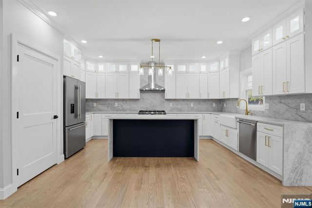 20 Barnsdale Road, Wayne, NJ 07470