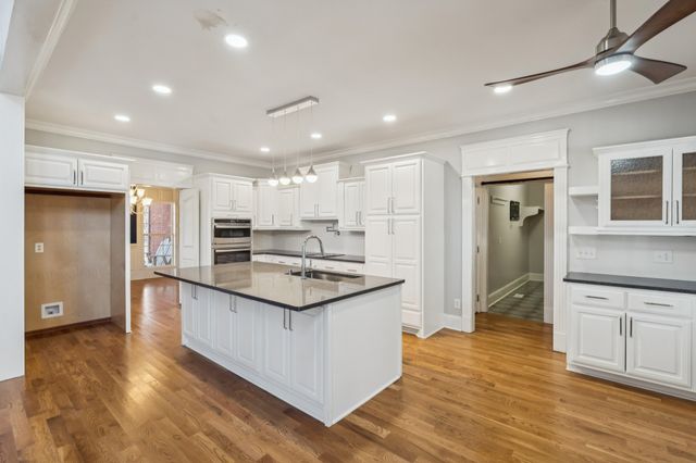 2356 Saint Andrews Dr, Murfreesboro, TN 37128