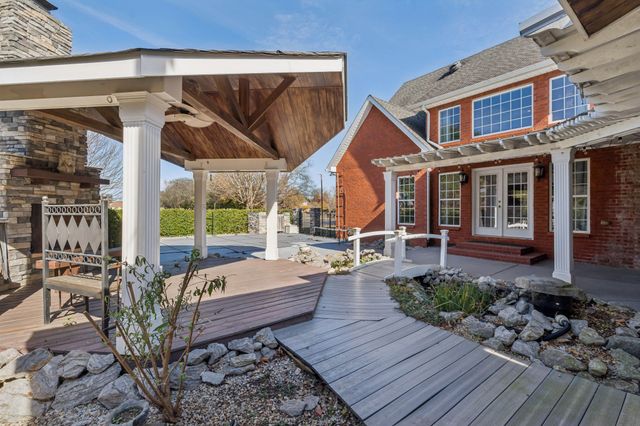 2356 Saint Andrews Dr, Murfreesboro, TN 37128