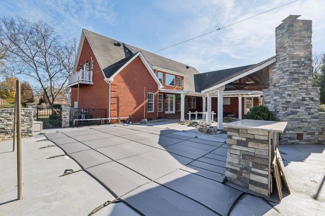 2356 Saint Andrews Dr, Murfreesboro, TN 37128