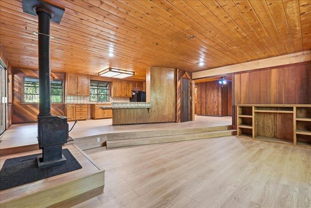 5686 Pony Express Trl, Pollock Pines, CA 95726