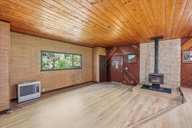 5686 Pony Express Trl, Pollock Pines, CA 95726