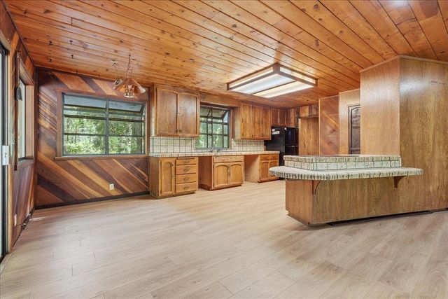 5686 Pony Express Trl, Pollock Pines, CA 95726