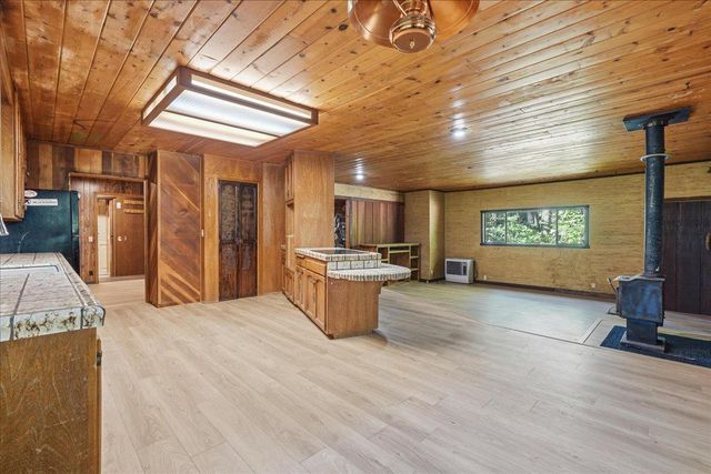 5686 Pony Express Trl, Pollock Pines, CA 95726