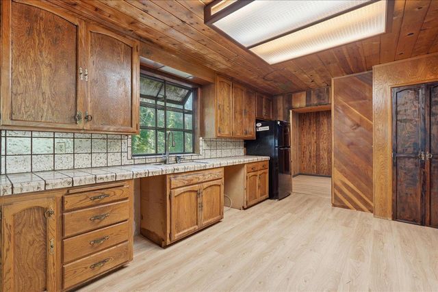 5686 Pony Express Trl, Pollock Pines, CA 95726