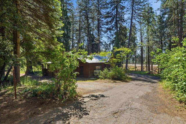 5686 Pony Express Trl, Pollock Pines, CA 95726