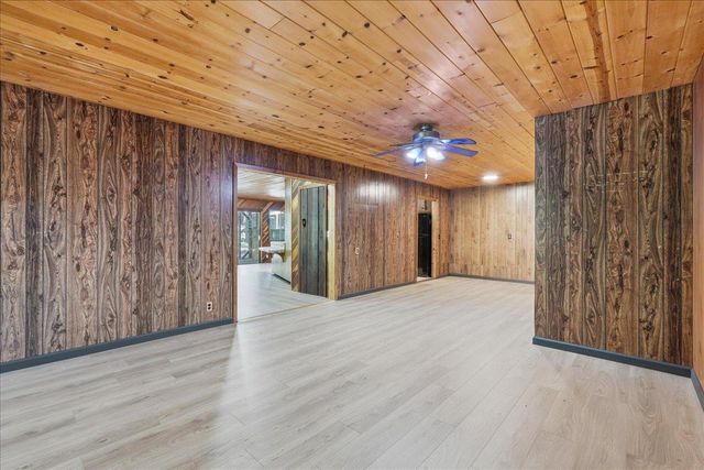 5686 Pony Express Trl, Pollock Pines, CA 95726