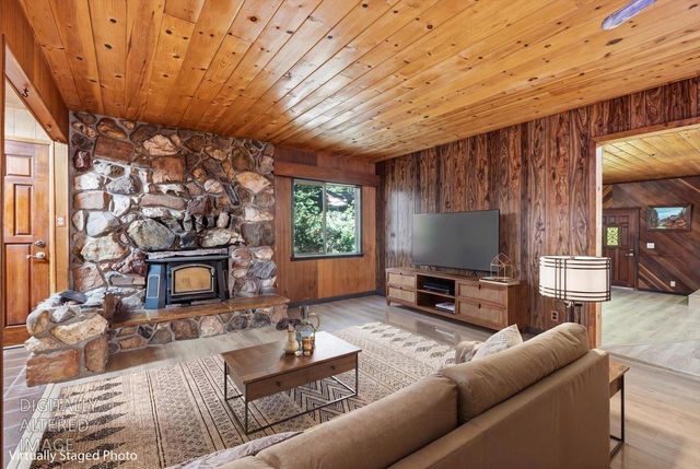 5686 Pony Express Trl, Pollock Pines, CA 95726