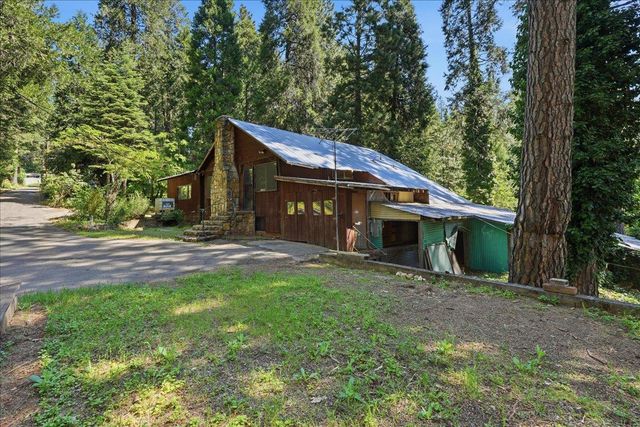 5686 Pony Express Trl, Pollock Pines, CA 95726