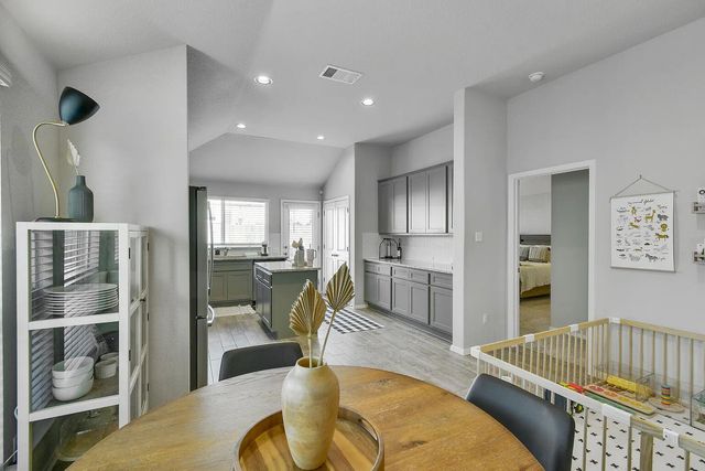 121 Crescent ST, Georgetown, TX 78626