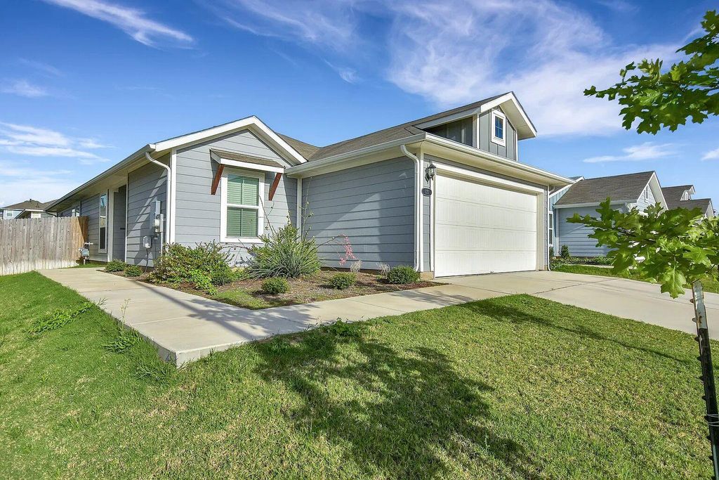 121 Crescent ST, Georgetown, TX 78626