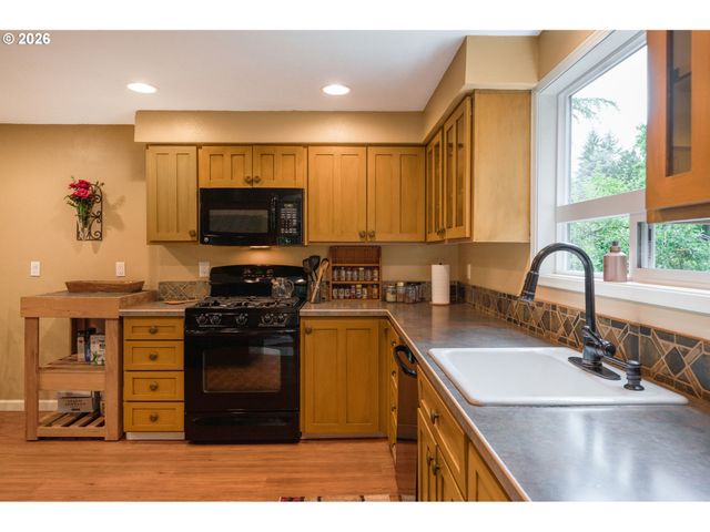 3008 Sw WILBARD St, Portland, OR 97219