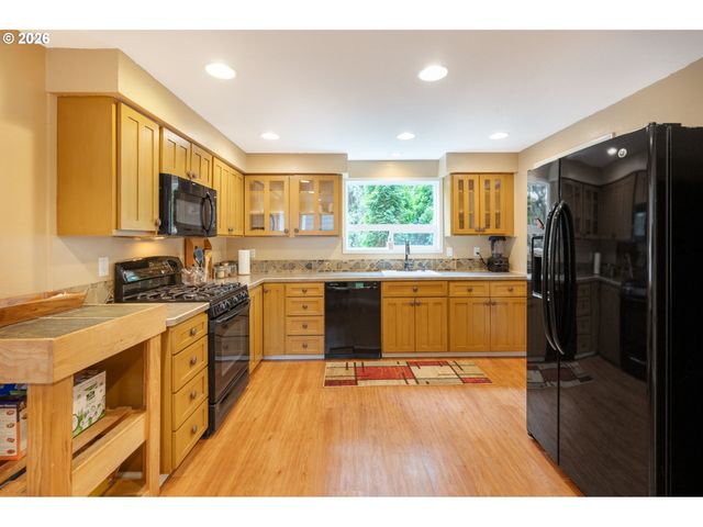 3008 Sw WILBARD St, Portland, OR 97219