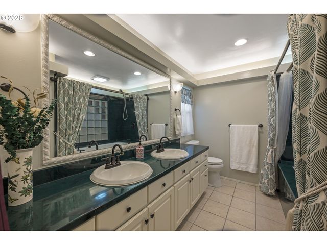 3008 Sw WILBARD St, Portland, OR 97219