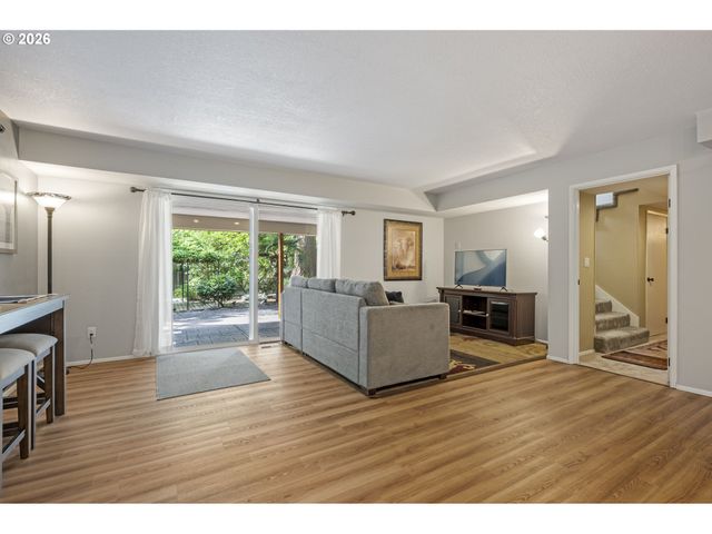 3008 Sw WILBARD St, Portland, OR 97219