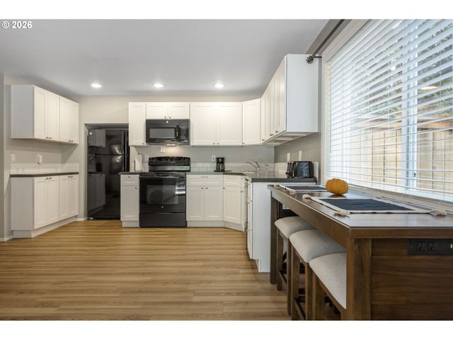 3008 Sw WILBARD St, Portland, OR 97219