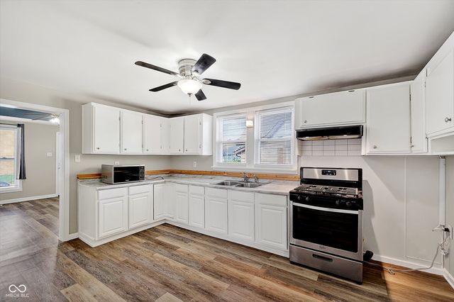 2107 S B Street, Elwood, IN 46036