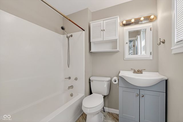 2107 S B Street, Elwood, IN 46036