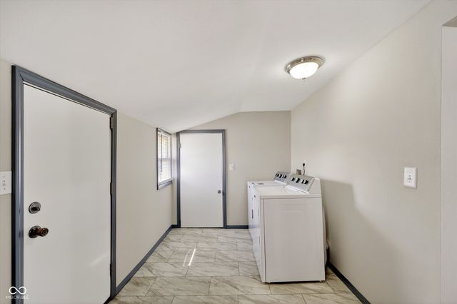 2107 S B Street, Elwood, IN 46036