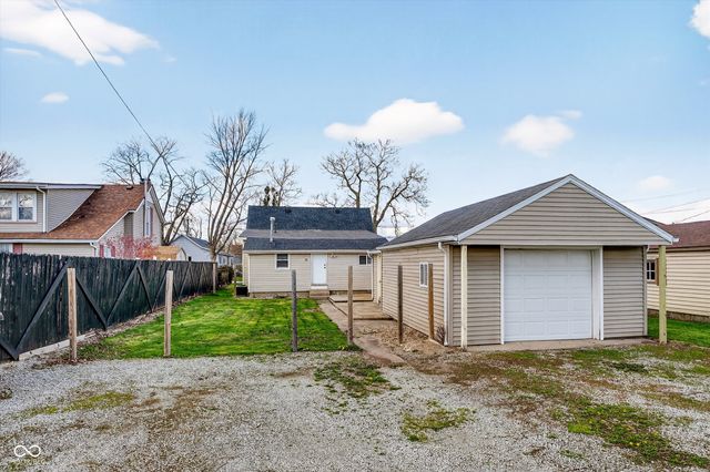 2107 S B Street, Elwood, IN 46036