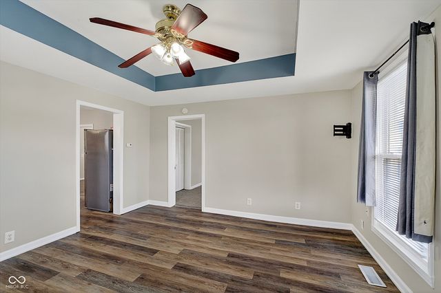 2107 S B Street, Elwood, IN 46036