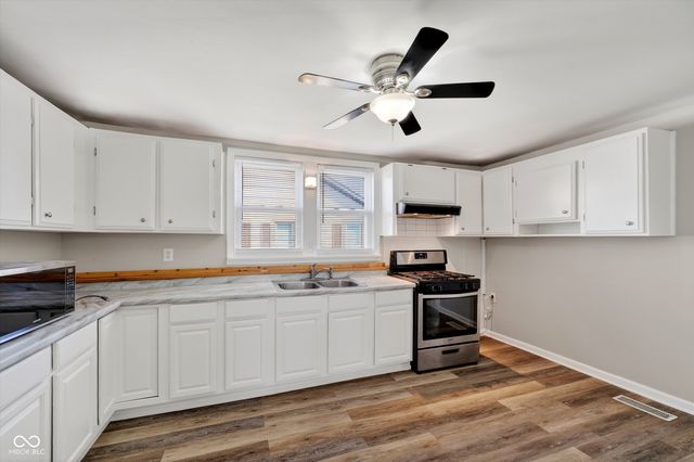 2107 S B Street, Elwood, IN 46036