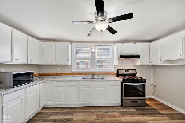 2107 S B Street, Elwood, IN 46036