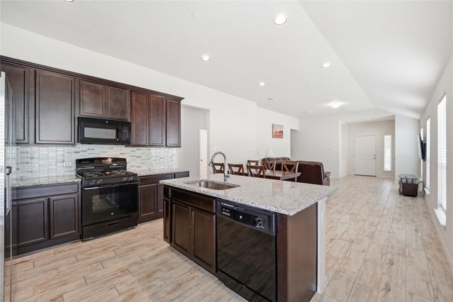 2800 Joe Dimaggio BLVD 107, Round Rock, TX 78665