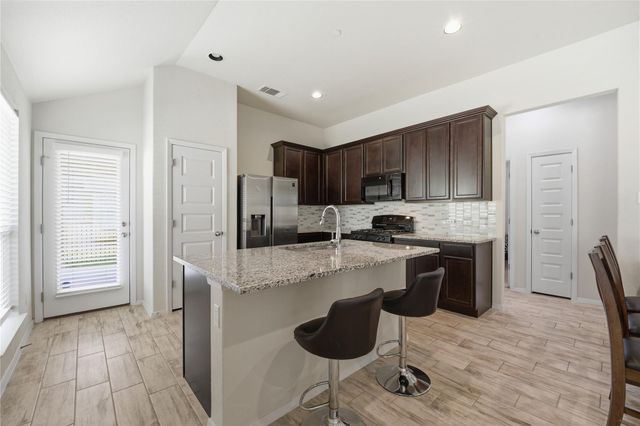 2800 Joe Dimaggio BLVD 107, Round Rock, TX 78665