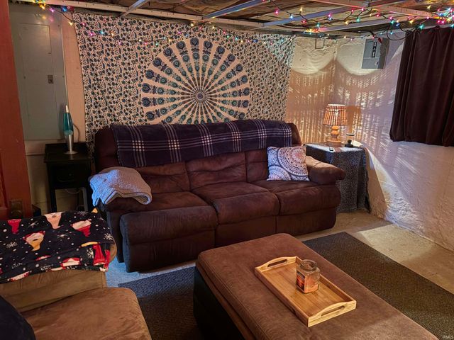 215 S 8th Street, Mitchell, IN 47446