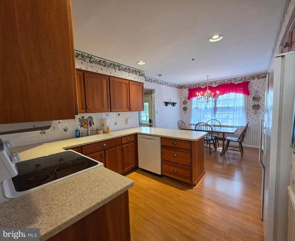 325 CHARLES ST, Southampton, PA 18966