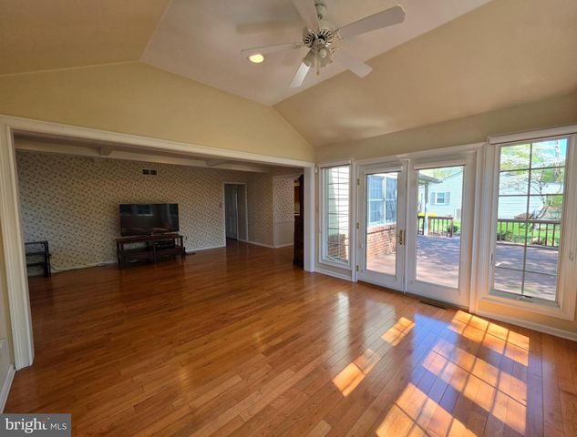 325 CHARLES ST, Southampton, PA 18966