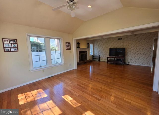 325 CHARLES ST, Southampton, PA 18966