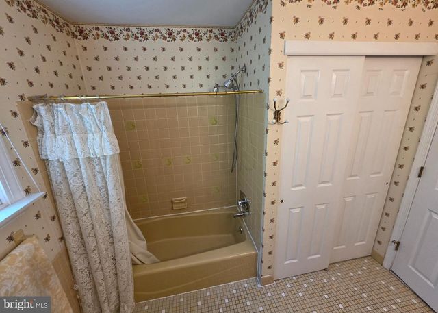 325 CHARLES ST, Southampton, PA 18966