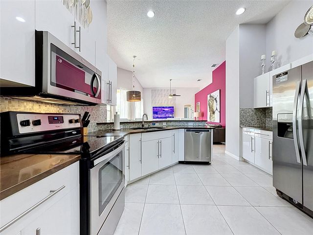 844 MONTANA AVENUE, Davenport, FL 33897