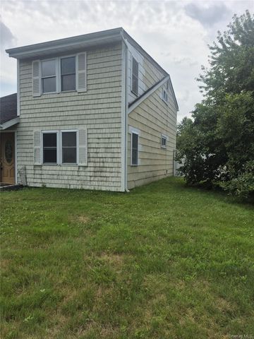 2 Wendy Road, Coram, NY 11727
