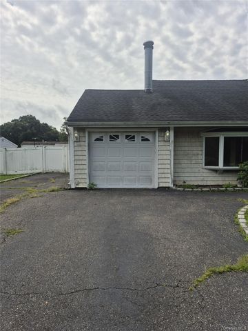 2 Wendy Road, Coram, NY 11727