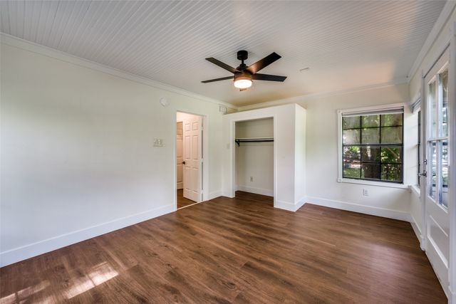 544 NW King Street, Burleson, TX 76028