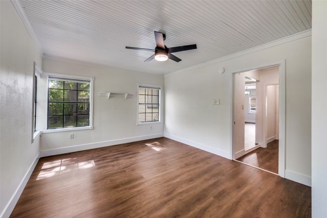 544 NW King Street, Burleson, TX 76028