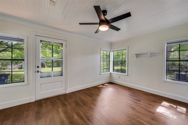 544 NW King Street, Burleson, TX 76028