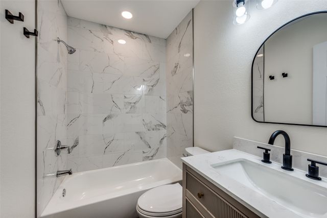 544 NW King Street, Burleson, TX 76028