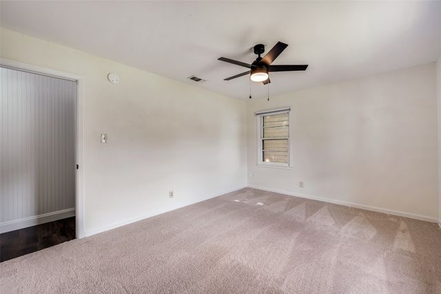 544 NW King Street, Burleson, TX 76028