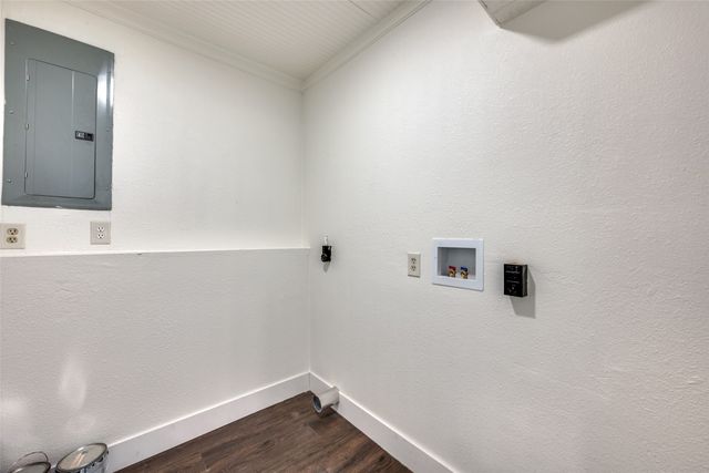 544 NW King Street, Burleson, TX 76028