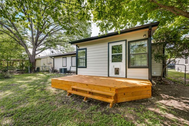544 NW King Street, Burleson, TX 76028